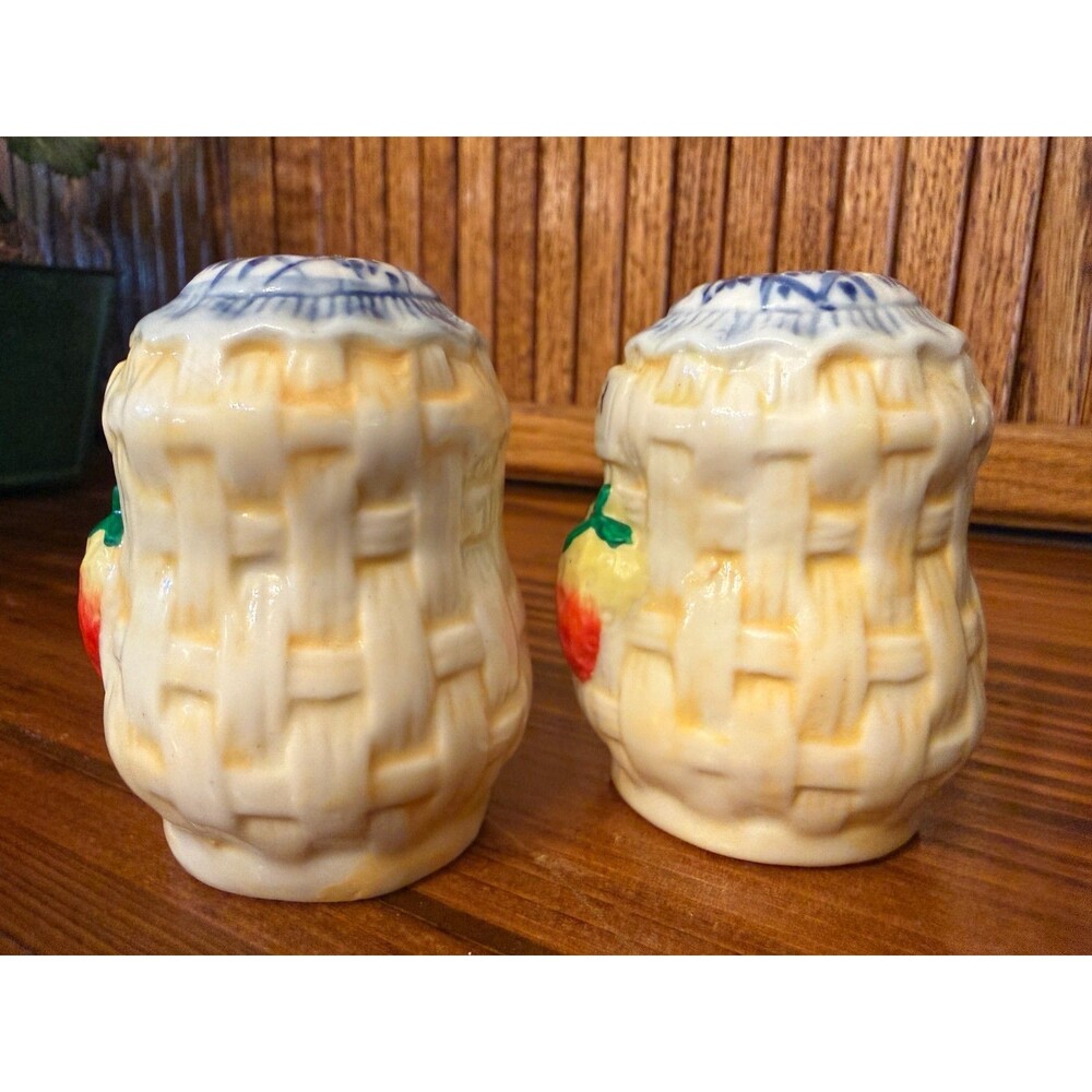 Vintage Strawberry Basket Salt Pepper Shakers Ceramic Dominica Cottagecore - Picture 4 of 7
